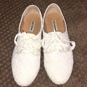White flat shoes